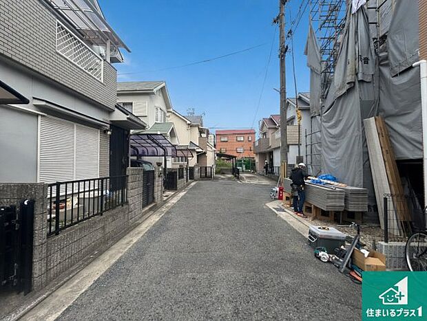 周辺は落ち着いた街並みの住宅地！子育てがしやすい住環境です！まだ未完成ですが、現地でしかわからない事もございます。是非一度ご覧ください。
