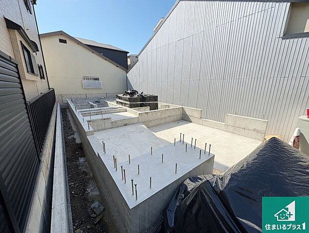 周辺は落ち着いた街並みの住宅地！子育てがしやすい住環境です！まだ未完成ですが、現地でしかわからない事もございます。是非一度ご覧ください。