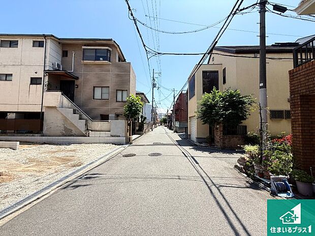 周辺は落ち着いた街並みの住宅地!子育てがしやすい住環境です!まだ未完成ですが、現地でしかわからない事もございます。是非一度ご覧ください。