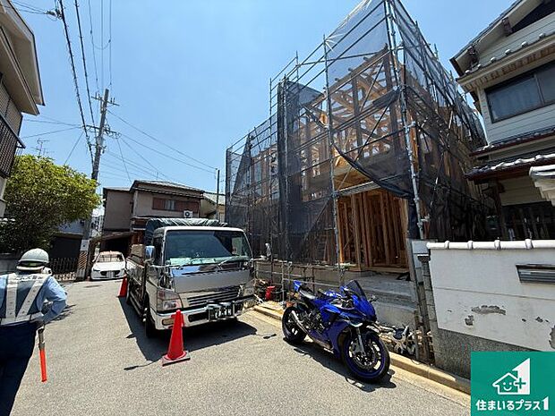 周辺は落ち着いた街並みの住宅地!子育てがしやすい住環境です!まだ未完成ですが、現地でしかわからない事もございます。是非一度ご覧ください。
