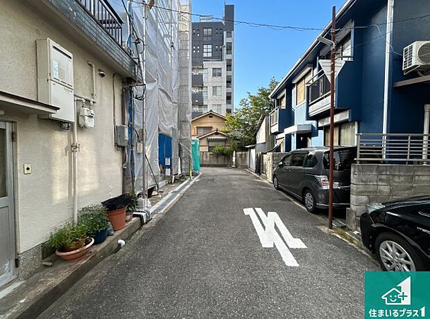 周辺は落ち着いた街並みの住宅地！子育てがしやすい住環境です！まだ未完成ですが、現地でしかわからない事もございます。是非一度ご覧ください。