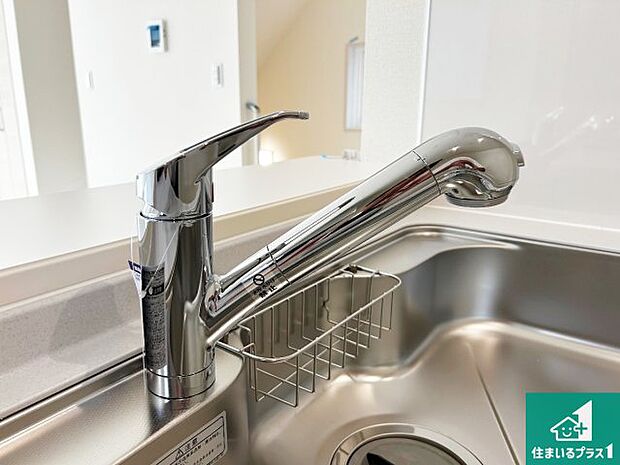 【キッチン水栓】浄水器を内蔵！炊飯時、お茶を作る時に安心してお水を使えます！お湯と冷水、浄水と原水、シャワーの切替えもワンタッチです！