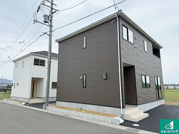 【外観】安心の10年保証!外観を美しく保ち、雨水で汚れを落とします!気になることがありましたら、お気軽にお問い合わせください!