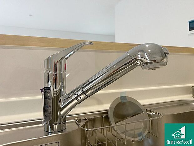 【キッチン水栓】浄水器を内蔵！炊飯時、お茶を作る時に安心してお水を使えます！お湯と冷水、浄水と原水、シャワーの切替えもワンタッチです！