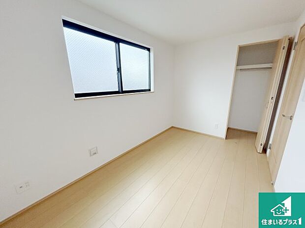 【洋室】シンプルな洋室は、自分好みのインテリアが楽しめます♪ご家族とインテリアや家具を選びに行くのは新築購入時の醍醐味の一つです。ぜひお楽しみください♪