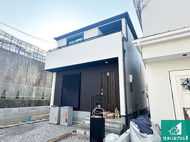 【外観】周辺は落ち着いた街並みの住宅地！子育てがしやすい住環境です！まだ未完成ですが、現地でしかわからない事もございます。是非一度ご覧ください。