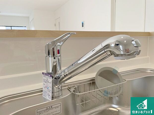 【キッチン水栓】浄水器を内蔵！炊飯時、お茶を作る時に安心してお水を使えます！お湯と冷水、浄水と原水、シャワーの切替えもワンタッチです！
