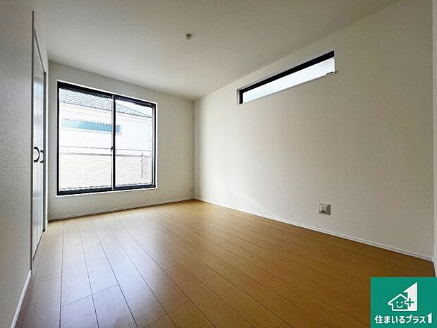 【洋室】シンプルな洋室は、自分好みのインテリアが楽しめます♪ご家族とインテリアや家具を選びに行くのは新築購入時の醍醐味の一つです。ぜひお楽しみください♪