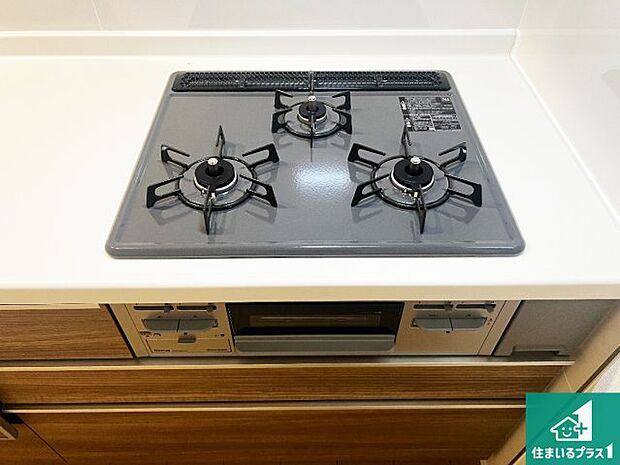 【コンロ】ダブル高火力Ｓｉセンサー付きコンロ！３口あるので、まとめて料理をする時も大活躍！