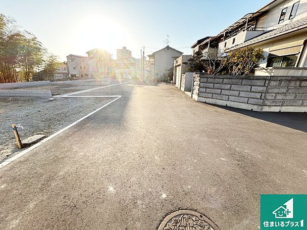 【外観】周辺は落ち着いた街並みの住宅地!子育てがしやすい住環境です!まだ未完成ですが、現地でしかわからない事もございます。是非一度ご覧ください。