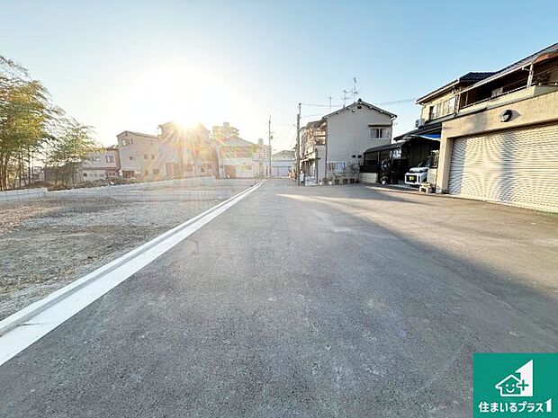 【外観】周辺は落ち着いた街並みの住宅地!子育てがしやすい住環境です!まだ未完成ですが、現地でしかわからない事もございます。是非一度ご覧ください。