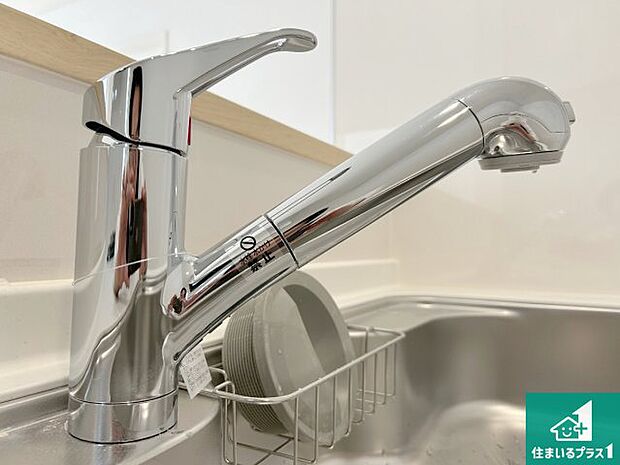 【キッチン水栓】浄水器を内蔵!炊飯時、お茶を作る時に安心してお水を使えます!お湯と冷水、浄水と原水、シャワーの切替えもワンタッチです!