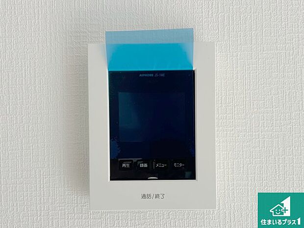 【カラーモニターインターホン】声だけでなく来訪者の姿や顔がモニターで確認できるので、小さなお子様がいらっしゃるご家庭でも安心できます!