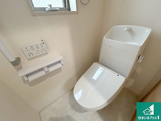 【トイレ】1・2階の2ヶ所にあるので、朝の忙しい時間の順番待ちもなく、深夜の利用にも大変便利です。