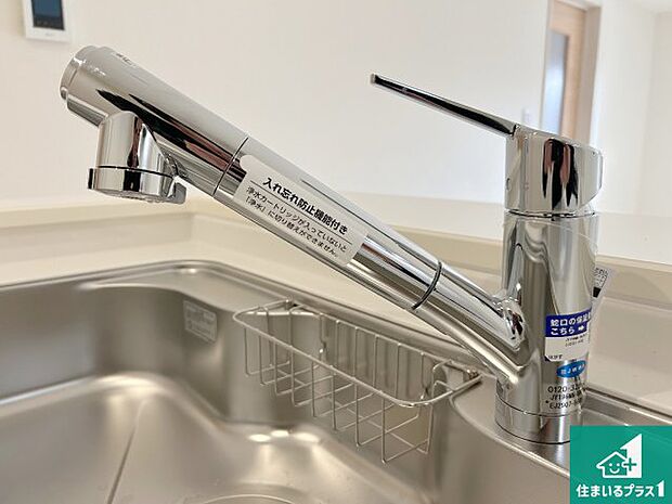 【キッチン水栓】浄水器を内蔵!炊飯時、お茶を作る時に安心してお水を使えます!お湯と冷水、浄水と原水、シャワーの切替えもワンタッチです!