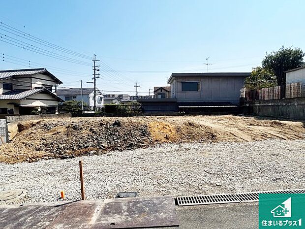 【外観】周辺は落ち着いた街並みの住宅地!子育てがしやすい住環境です!まだ未完成ですが、現地でしかわからない事もございます。是非一度ご覧ください。
