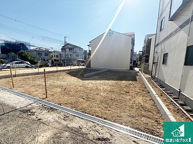 【外観】周辺は落ち着いた街並みの住宅地!子育てがしやすい住環境です!まだ未完成ですが、現地でしかわからない事もございます。是非一度ご覧ください。