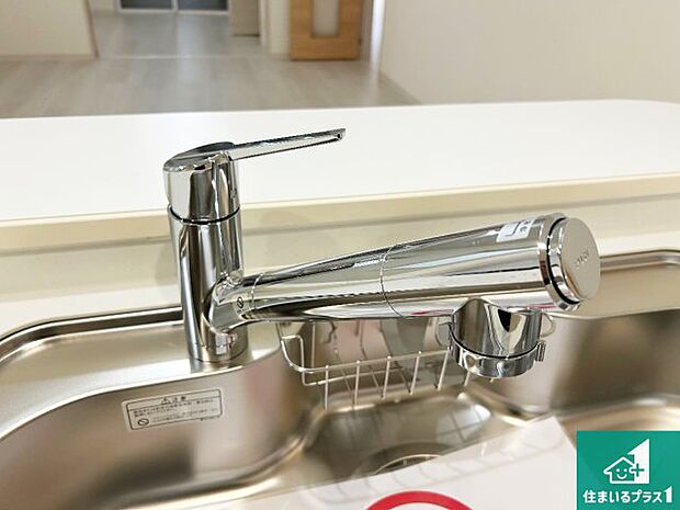【キッチン水栓】浄水器を内蔵！炊飯時、お茶を作る時に安心してお水を使えます！お湯と冷水、浄水と原水、シャワーの切替えもワンタッチです！