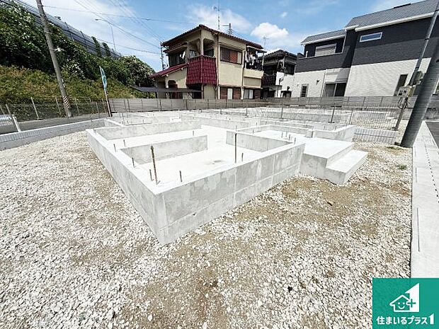 【外観】周辺は落ち着いた街並みの住宅地！子育てがしやすい住環境です！まだ未完成ですが、現地でしかわからない事もございます。是非一度ご覧ください。