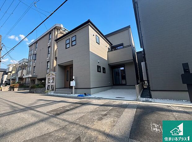 【外観】周辺は落ち着いた街並みの住宅地!子育てがしやすい住環境です!まだ未完成ですが、現地でしかわからない事もございます。是非一度ご覧ください。