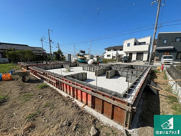 【外観】周辺は落ち着いた街並みの住宅地!子育てがしやすい住環境です!まだ未完成ですが、現地でしかわからない事もございます。是非一度ご覧ください。