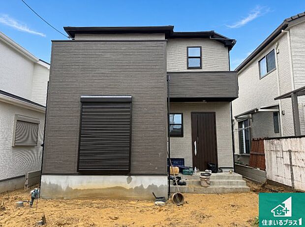 【外観】周辺は落ち着いた街並みの住宅地!子育てがしやすい住環境です!まだ未完成ですが、現地でしかわからない事もございます。是非一度ご覧ください。