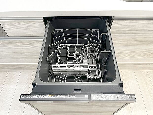 【食器洗浄乾燥機】後片付けもラクラク、家事の時間短縮の食器洗浄乾燥機です。 