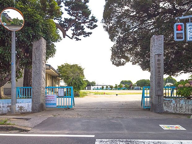野田市立二川小学校（約1,100m・徒歩14分）