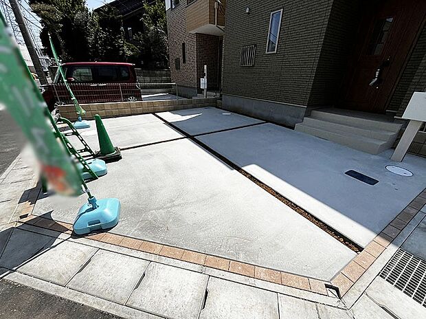 【駐車場】駐車2台可能！急なお客様の駐車に。また、ご家族の自転車スペースとしても大活躍。