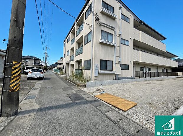 周辺は落ち着いた街並みの住宅地！子育てがしやすい住環境です！まだ未完成ですが、現地でしかわからない事もございます。是非一度ご覧ください。