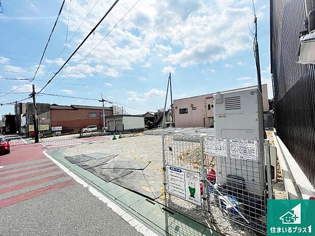 周辺は落ち着いた街並みの住宅地!子育てがしやすい住環境です!まだ未完成ですが、現地でしかわからない事もございます。是非一度ご覧ください。