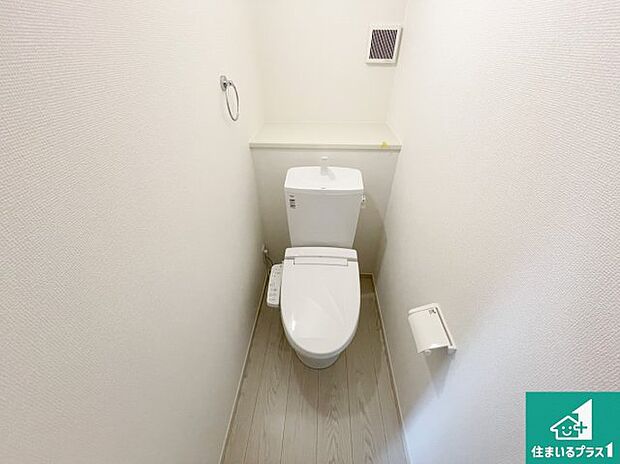 【トイレ】1・2階の2ヶ所にあるので、朝の忙しい時間の順番待ちもなく、深夜の利用にも大変便利です。