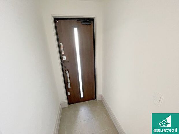 【玄関】シューズボックスにはたくさんの靴が収納できるので玄関周りはいつもスッキリ!ご家族が増えても安心!