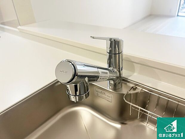 【キッチン水栓】浄水器を内蔵!炊飯時、お茶を作る時に安心してお水を使えます!お湯と冷水、浄水と原水、シャワーの切替えもワンタッチです!