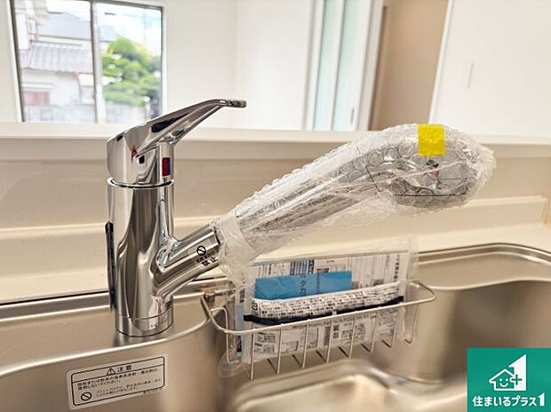 【キッチン水栓】浄水器を内蔵!炊飯時、お茶を作る時に安心してお水を使えます!お湯と冷水、浄水と原水、シャワーの切替えもワンタッチです!