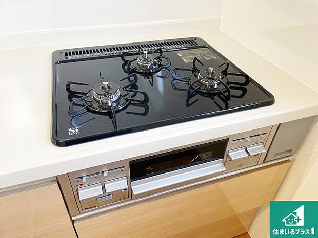 【コンロ】ダブル高火力Ｓｉセンサー付きコンロ！３口あるので、まとめて料理をする時も大活躍！