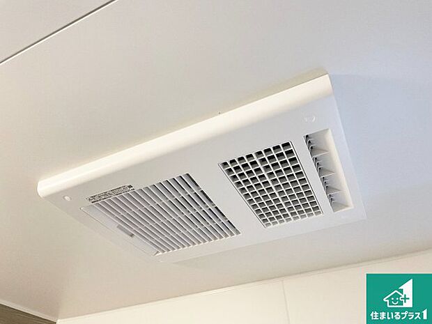 【浴室暖房乾燥機】四季を通して快適なバスライフをお手伝いする浴室暖房乾燥機!浴室の乾燥・暖房・涼風・換気はもちろん、24時間換気にも対応!