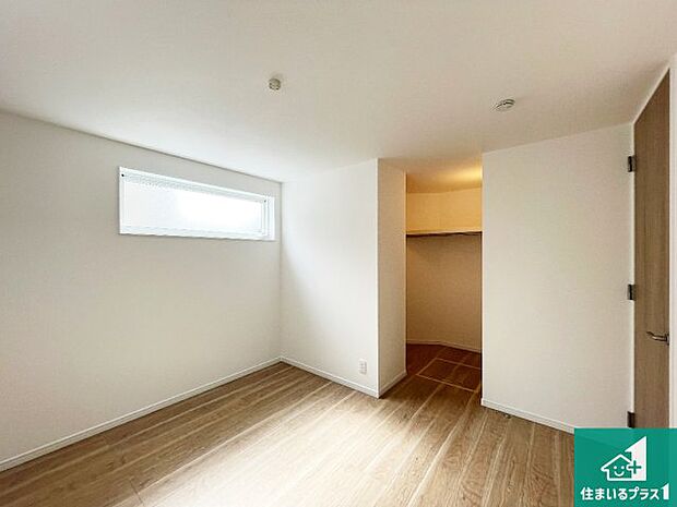 【洋室】収納スペースが充実しているので子供の成長に合わせてたくさん収納ができます!家族構成に合わせた様々な活用ができる収納!