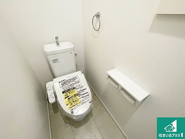 【トイレ】1・2階の2ヶ所にあるので、朝の忙しい時間の順番待ちもなく、深夜の利用にも大変便利です。