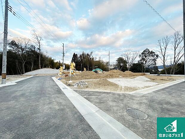 【外観】周辺は落ち着いた街並みの住宅地!子育てがしやすい住環境です!まだ未完成ですが、現地でしかわからない事もございます。是非一度ご覧ください。