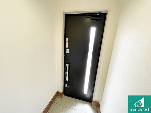 【玄関】シューズボックスにはたくさんの靴が収納できるので玄関周りはいつもスッキリ!ご家族が増えても安心!