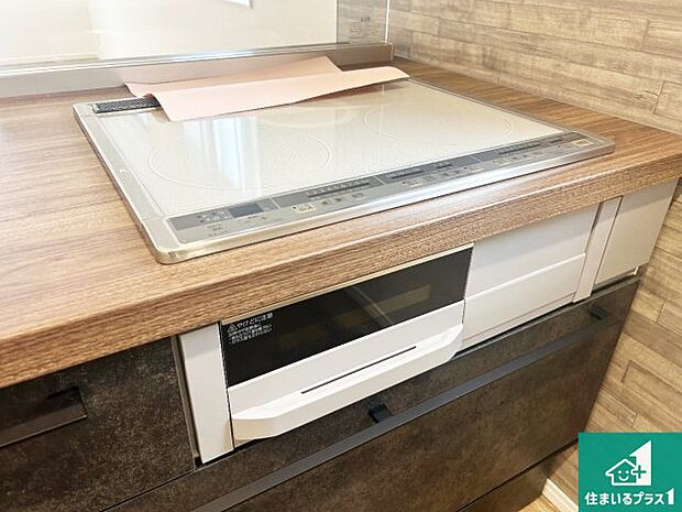 【IHコンロ】火を使わないので、安心なIHコンロ!でこぼこが無い構造なので、掃除もしやすく清潔に保てます!