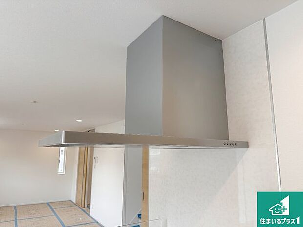 【レンジフード】スタイリッシュな印象のフラットタイプ！ＬＥＤ照明付き！