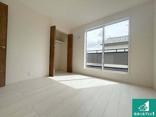 【洋室】シンプルな洋室は、自分好みのインテリアが楽しめます♪ご家族とインテリアや家具を選びに行くのは新築購入時の醍醐味の一つです。ぜひお楽しみください♪