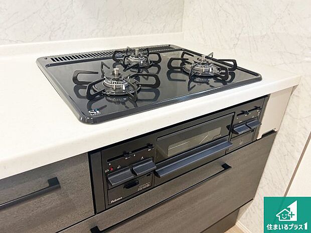 【コンロ】ダブル高火力Siセンサー付きコンロ!3口あるので、まとめて料理をする時も大活躍!