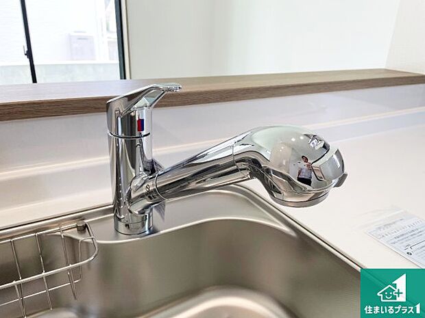 【キッチン水栓】浄水器を内蔵!炊飯時、お茶を作る時に安心してお水を使えます!お湯と冷水、浄水と原水、シャワーの切替えもワンタッチです!