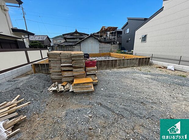 【外観】現在建築中！落ち着いた街並みで新生活を始めることが出来そう！周辺の物件も併せてご紹介させて頂きます！