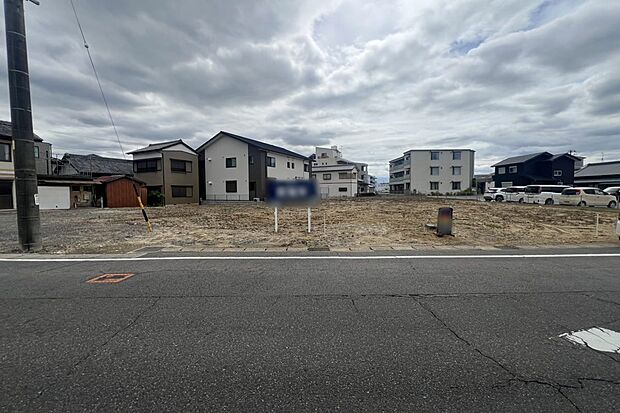 【現地写真】
建築条件はないので、お好きなハウスメーカーさんで建てていただけます。駅近！名鉄三河線「上挙母」駅　徒歩5分。愛知環状鉄道「新上挙母」駅　徒歩10分。