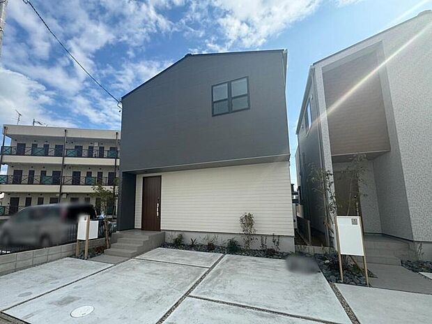 【現地外観写真】3号地
WIC・全居室収納・パントリー・廊下収納まである収納スペース豊富な家！資料請求やご見学はお気軽にお問い合わせください。