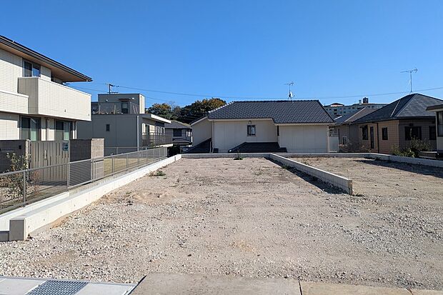 【現地写真】
限定2区画♪建築条件なし♪お好きなハウスメーカー、工務店で建てていただけます。愛犬のお散歩やジョギングもできる開放的な公園が徒歩圏内に複数ある自然豊かな環境。